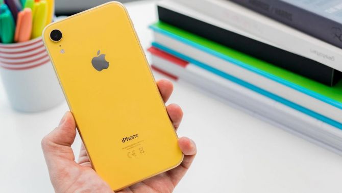 iPhone XR giá chỉ còn 6.3 triệu đồng trong tháng 1/2022 khiến khách Việt 'ngỡ ngàng'