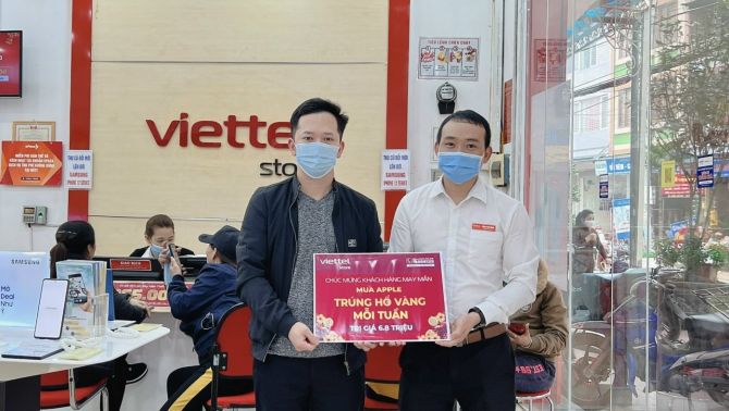 Đã có rất nhiều khách hàng trúng giải hổ vàng tại Viettel Store