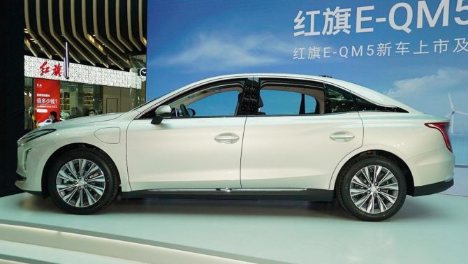 ‘Địch thủ’ của Toyota Camry lộ diện: Giá chỉ từ 430 triệu, trang bị ‘soán ngôi’ Honda Accord 2022