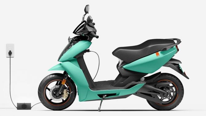 Mẫu xe máy giá 42 triệu gây sốt với phụ kiện chất lừ, rẻ ngang Honda Air Blade 125 ở Việt Nam