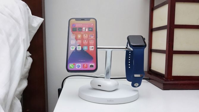 Đánh giá Đế sạc không dây 3in1 Boost Charge Pro: Khả năng sạc nhanh cho Apple Watch Series 7 ra sao?