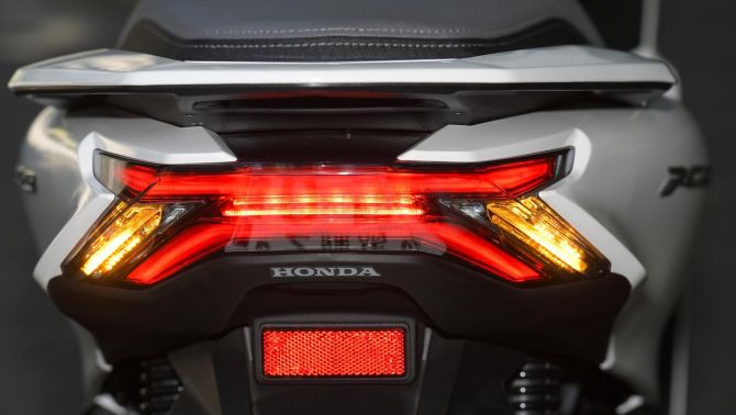 Honda PCX 160 2022 nhận nhiều lời khen từ phía người dùng: Giá chỉ 67 triệu, thiết kế đẹp mắt