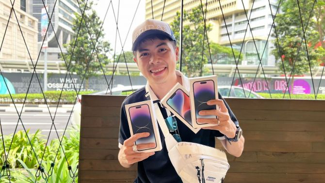 Người Việt đầu tiên trên tay đủ 3 phiên bản iPhone 14 vừa mở bán