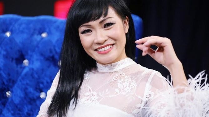 Phương Thanh bất ngờ bị giật hoa ở đám cưới nhạc sĩ Phương Uyên và ca sĩ Thanh Hà