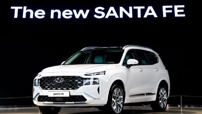 Hyundai SantaFe 2023 mở bán với giá hấp dẫn, bổ sung thêm trang bị và công nghệ