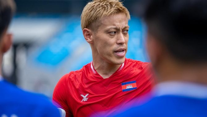 HLV Keisuke Honda nể phục ĐT Việt Nam, nghĩ đến kịch bản phải từ chức