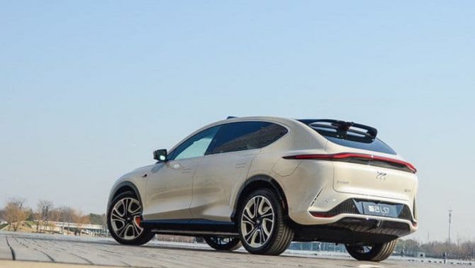Honda CR-V 2022 'khốn đốn' khi chạm trán đối thủ mới, về tay khách hàng với giá khó tin