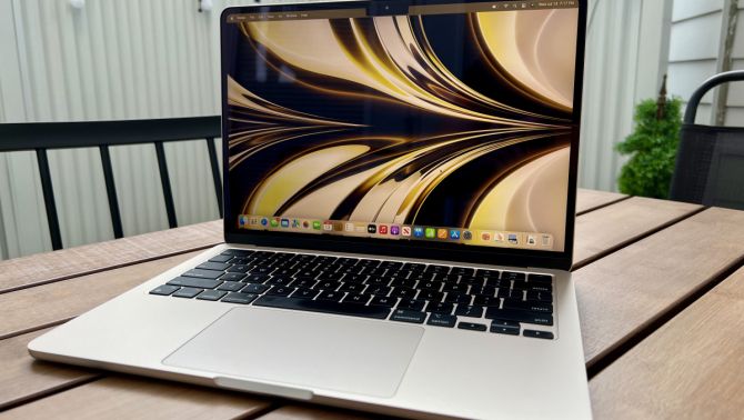 Doanh số MacBook ‘lao dốc’, Apple tạm dừng sản xuất chip M2