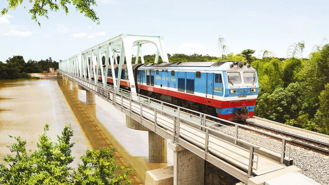 Tuyến đường sắt Thống Nhất của Việt Nam đạt Top 1 du lịch bằng tàu ngoạn mục nhất thế giới