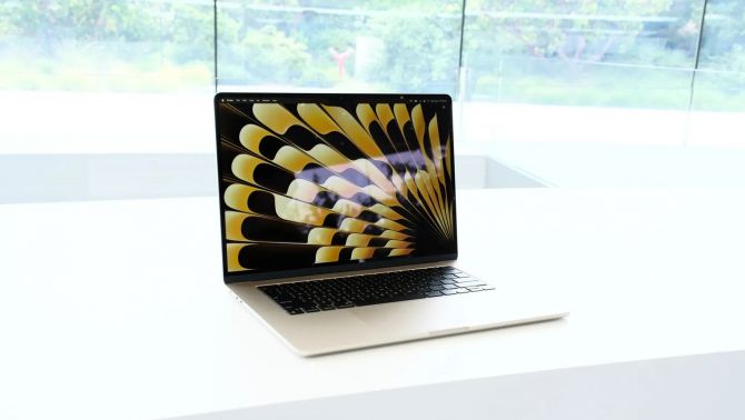 MacBook Air 15 inch chốt giá đập hộp chính hãng rẻ bất ngờ, dân tình 'nôn nóng' xuống tiền ngay