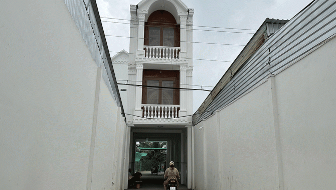 Cần Thơ: Người dân thoải mái đi qua căn nhà không tầng trệt, có lối đi xuyên qua rộng 5m