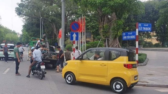Bắt gặp Wuling Hongguang Mini EV ‘lên phố’ trước ngày ra mắt, gây sốt vì diện mạo đẹp 'không tì vết’