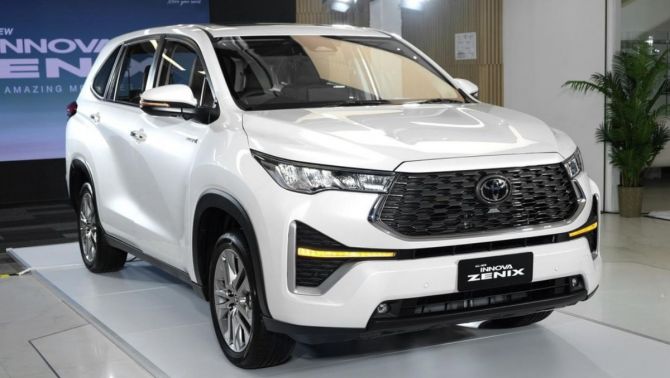 Toyota Innova thế hệ mới vừa ra mắt Thái Lan, chuẩn bị ‘đổ bộ’ Việt Nam ‘đấu’ Mitsubishi Xpander?