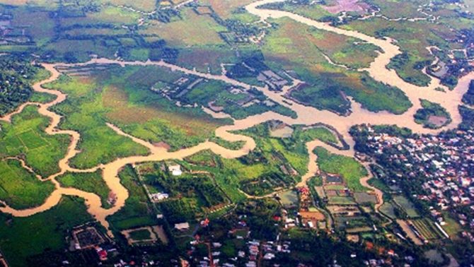 Con sông dài nhất Việt Nam có 10 nhà máy thủy điện vận hành chảy qua những tỉnh nào?