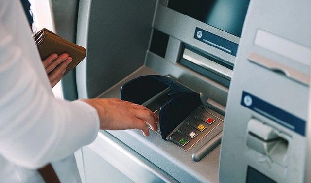 Rút tiền tại cây ATM, tài khoản đã trừ tiền nhưng ATM không nhả tiền, làm cách này để lấy lại