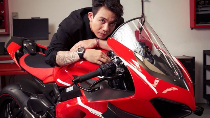 ‘Chán’ siêu xe, Minh Nhựa tậu ‘quỷ đỏ’ Ducati Panigale V4 SP2 916 bản giới hạn giá hơn 1 tỷ đồng
