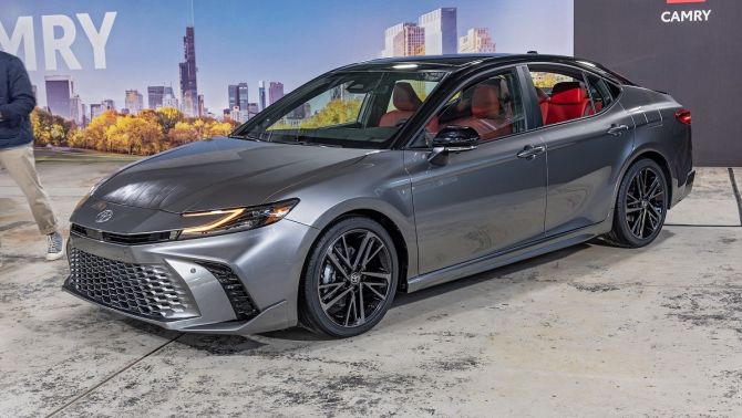 Chi tiết Toyota Camry thế hệ thứ 9 vừa ra mắt: ‘Cải lão hoàn đồng’, nâng cấp như xe sang Lexus