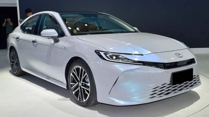 Chi tiết Toyota Camry 2025 sắp về Việt Nam, đã ra mắt tại Trung Quốc với thiết kế đẹp hơn bản Mỹ