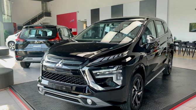 Mitsubishi Xpander giảm giá ‘kịch sàn’ tại đại lý, giá rẻ bất ngờ so với Toyota Veloz Cross và Honda BR-V