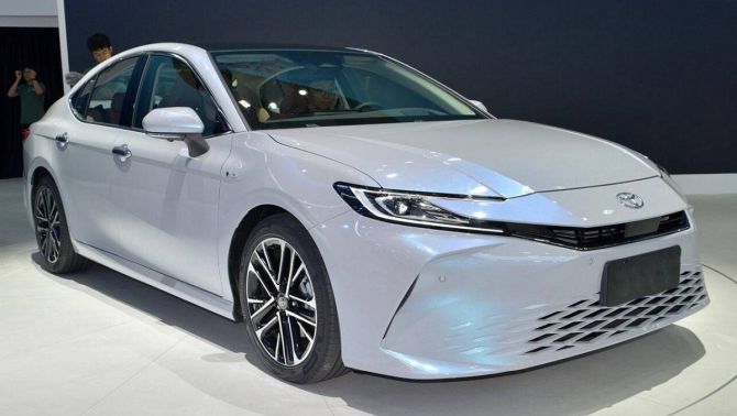 Toyota Camry 2024 chốt giá từ 565 triệu đồng, thiết kế đẹp mê ly, trang bị hàng đầu phân khúc