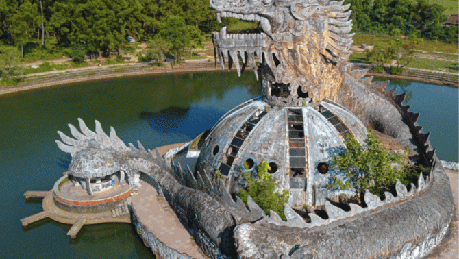 Hai điểm đến bị cấm ở Việt Nam nhưng du khách vẫn ‘kéo nhau’ đến tham quan, chụp ảnh