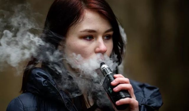 Hút vape có thể làm tăng nguy cơ suy tim, không thực sự an toàn hơn thuốc lá?