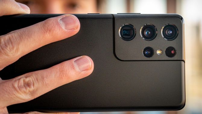 Siêu phẩm camera zoom 100x như Galaxy S24 Ultra giá chỉ hơn 8 triệu đồng, ăn đứt iPhone 15Pro Max 