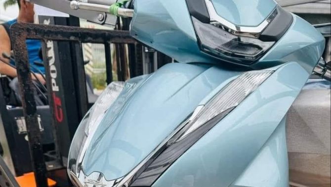 ‘Vua xe ga’ Honda SH 2024 màu mới cực đẹp chính thức về Việt Nam, thiết kế khiến dân tình khó cưỡng