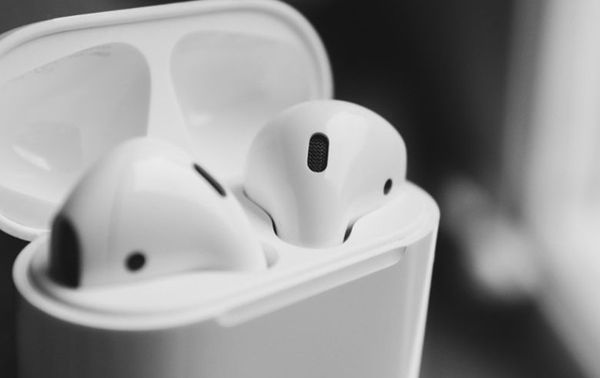 AirPods 2 xuống giá thê thảm: Thiết kế nhỏ gọn, chất lượng âm thanh vẫn ổn áp