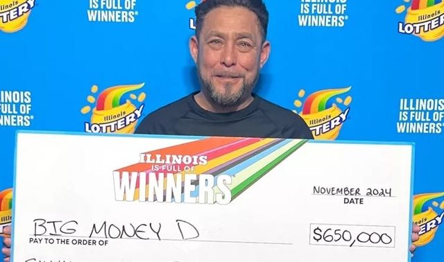 Người đàn ông trúng độc đắc 16,4 tỷ đồng nhờ người vợ quá cố, xúc động khóc khi lên nhận giải