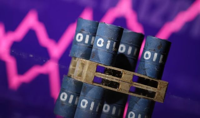 Giá xăng dầu hôm nay 29/12: Tăng 1% do lượng dầu thô dự trữ của Mỹ giảm mạnh