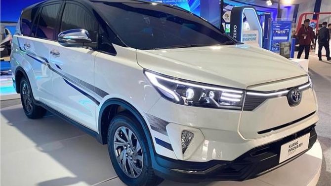 Ảnh thực tế 'ông hoàng MPV' Toyota Innova EV hoàn toàn mới: Thiết kế đẹp long lanh, trang bị xịn sò