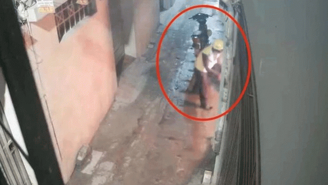 Sau khi phóng hỏa đốt nhà cụ bà ở Hà Nội, thanh niên mặc áo xe ôm công nghệ bị khởi tố, bắt tạm giam