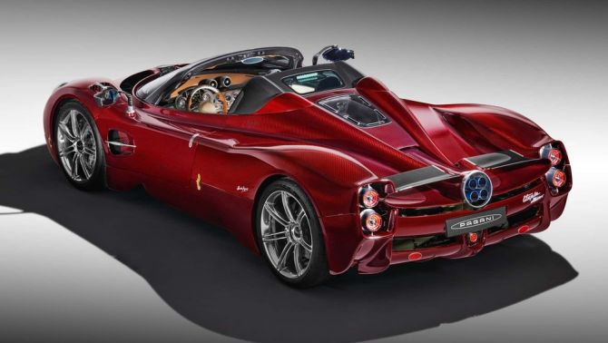 Siêu phẩm Pagani Utopia Roadster giá 'chỉ' 82 tỉ đồng khiến giới chơi xe mê mẩn
