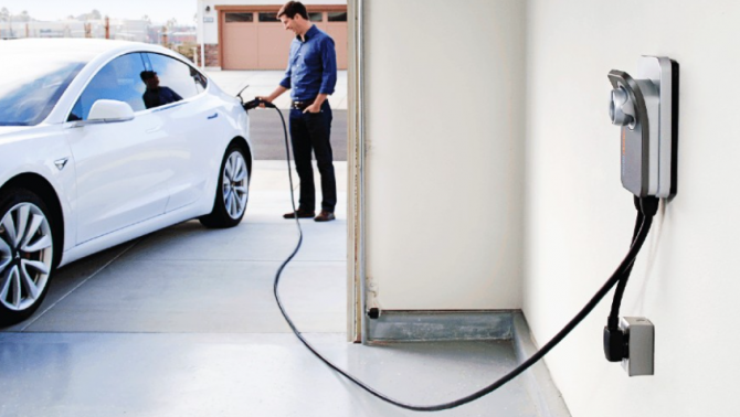 Ô tô điện hết pin giữa đường: Những sai lầm nghiêm trọng có thể phá hủy động cơ 