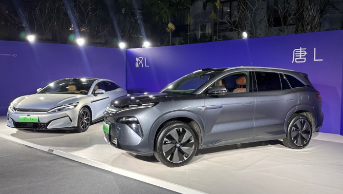 Cận cảnh 2 mẫu xe BYD sở hữu sạc siêu tốc 5 phút đi 400km, nhanh không khác gì đổ xăng