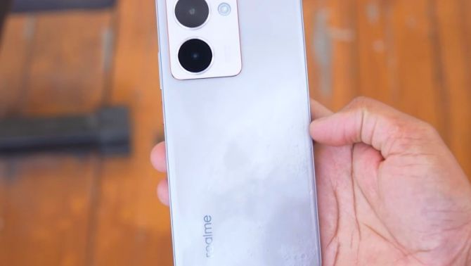 Realme ra mắt vua màn lớn tầm trung kèm pin 6000mAh, trang bị chiến hơn Galaxy A56 5G và iPhone 16