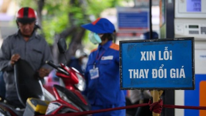 Giá xăng dầu hôm nay 25/3: Tăng đột biến do Mỹ 'giáng' thuế nặng nề với một số nước