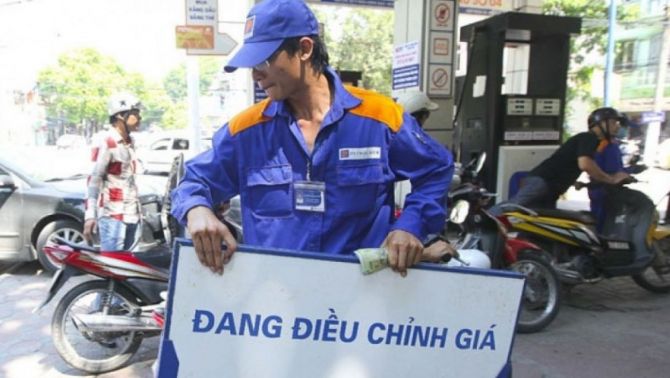 Giá xăng dầu hôm nay 26/3: Dầu leo thang đều đặn, RON95 có thể lên sát 21.000 đồng vào ngày mai