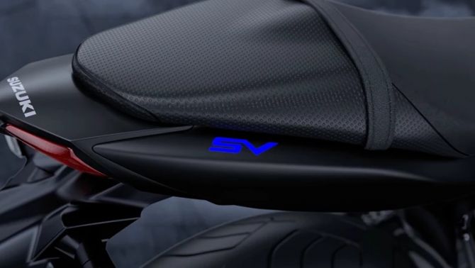 Suzuki chính thức ra mắt ‘huyền thoại côn tay’ mới lấn át Honda Winner X, đè bẹp Exciter, giá cực rẻ