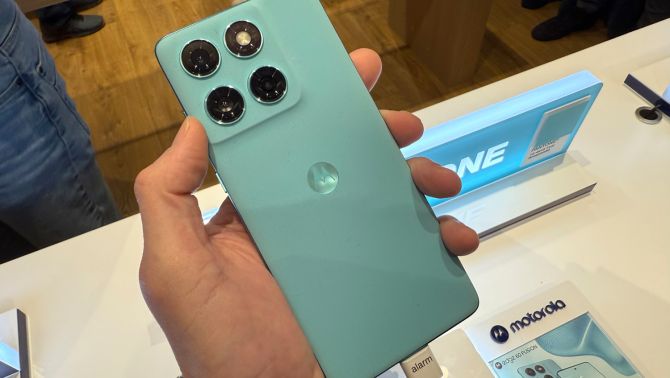 Vua hiệu năng tầm trung ra mắt, màn hình mượt hơn iPhone 16, camera xịn ngang Galaxy S25