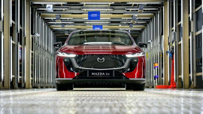 Mẫu sedan Mazda mới chính thức xuất xưởng, thiết kế ‘xịn xò’, náo loạn phân khúc sedan cỡ D 