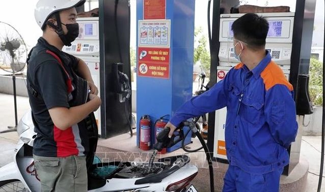 Giá xăng dầu hôm nay 8/4: Vẫn trượt dài đà giảm chưa có hồi kết