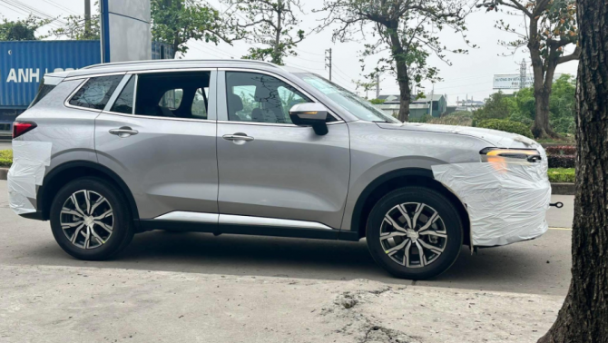 Ford Territory 2025 bị bắt gặp tại Việt Nam, được tinh chỉnh đẹp mắt, ‘đủ đô’ để đấu Mazda CX-5 