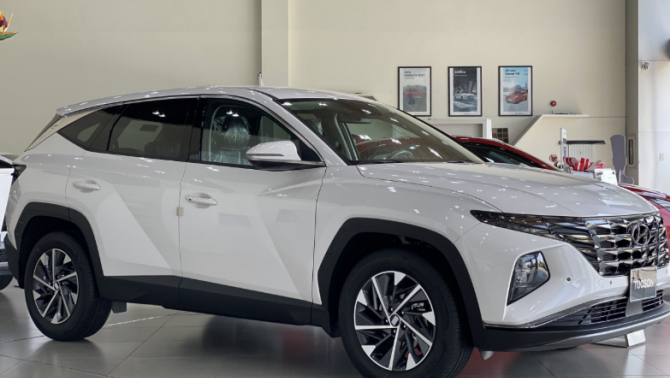 Hyundai Tucson bản máy dầu giảm giá lên tới 80 triệu, vẫn đắt hơn Mazda CX-5 và Ford Territory