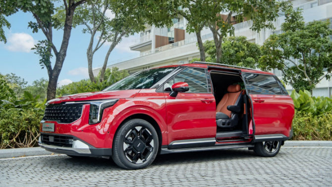 Thị trường MPV ‘nóng rực’: Kia Carnival giảm giá chưa từng có, bản Premium 8 chỗ ‘bay’ ngay 80 triệu