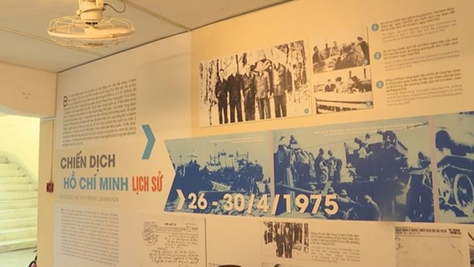 Khai mạc triển lãm '50 năm vang mãi bản hùng ca'