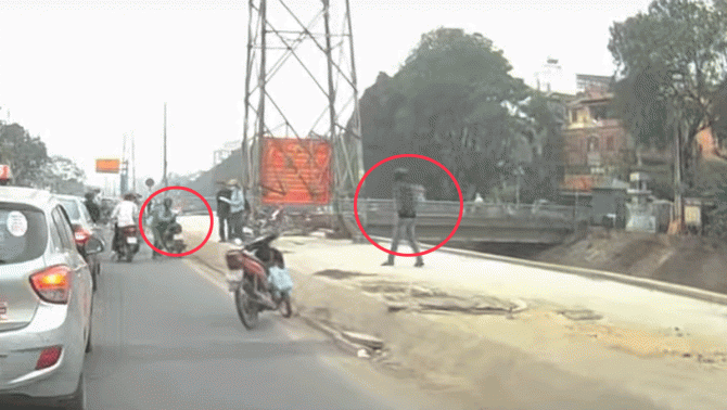 Thông tin mới nhất vụ tài xế xe ôm vác dao đuổi đánh người ở Hà Nội