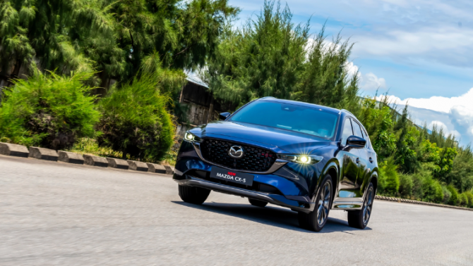 Nhiều mẫu ô tô giảm giá kịch sàn, khách Việt ‘cân não’ nên chọn xe ‘đẹp mã’ hay xe ‘full option’