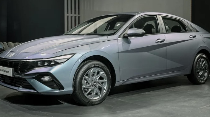 Hyundai Elantra 2025 ra mắt phiên bản hybrid, giá từ 480 triệu, thiết kế mới, ‘đe nẹt’ Honda Civic